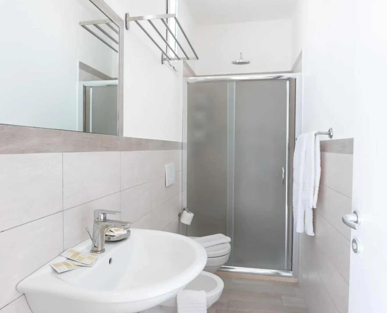 Hotel Katina ريميني 3*,
