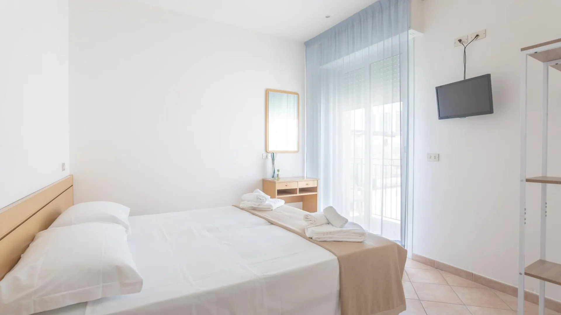 Hotel Katina ريميني 3*,